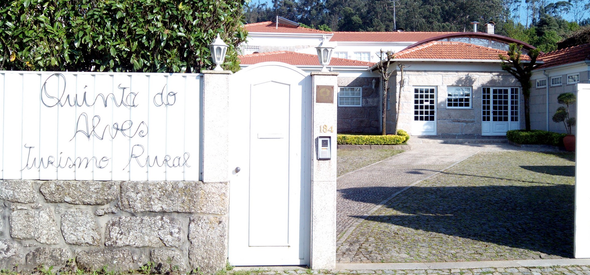 entrada_principal_v2 - Hoteis Paços de Ferreira - QA Turismo no Espaço